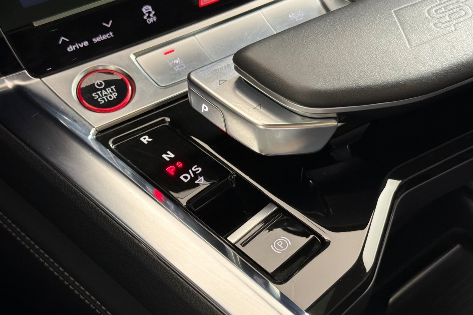 Used 2022 Florett Silver Metallic Audi Premium Plus quattro image 21