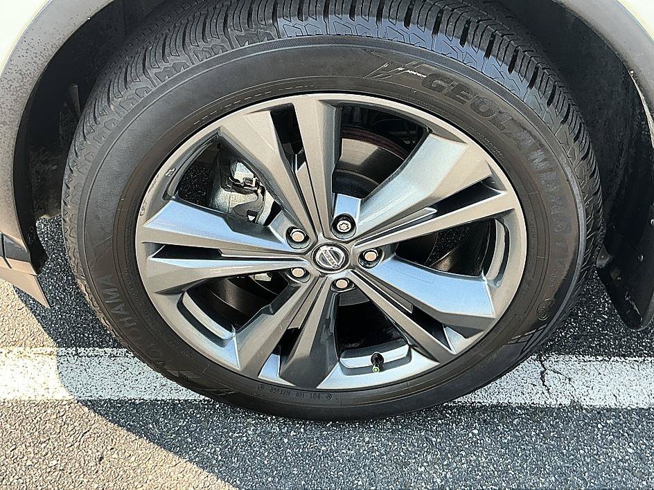 Used 2019 Pearl White Tricoat Nissan Platinum image 8