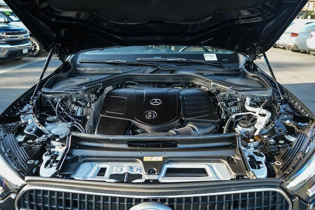 Used 2025  Mercedes-Benz GLC 300 image 27