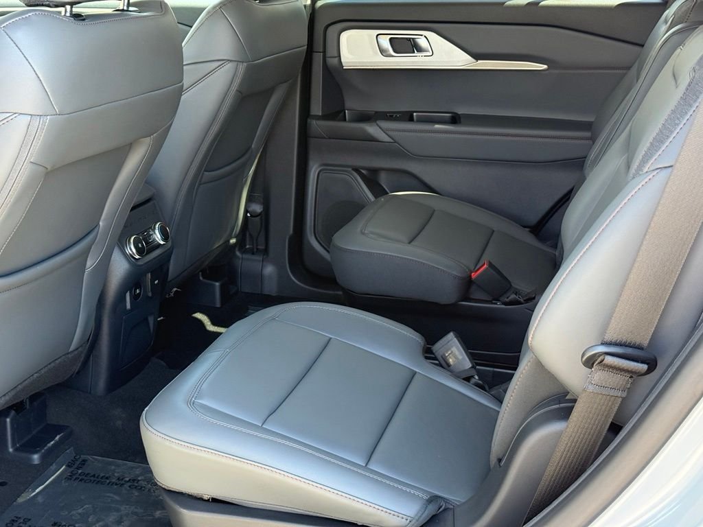 New 2026 Space White Metallic Ford Active image 7