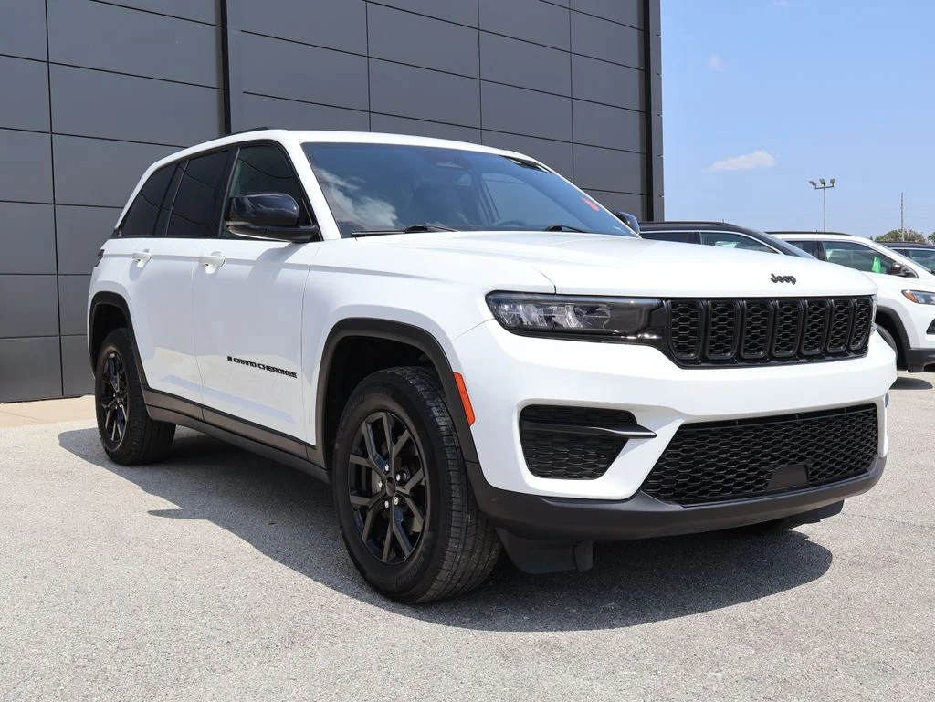 Used 2024 White Jeep Altitude image 6