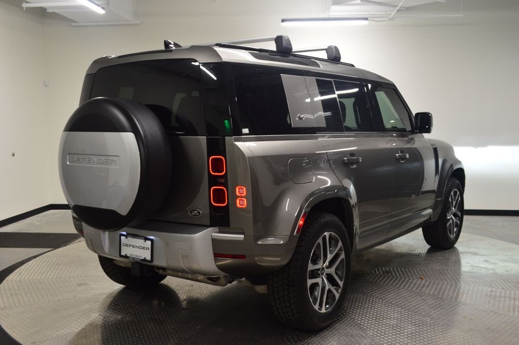 Used 2022 Gray Land Rover XS Edition image 7