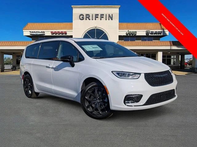 2026 Chrysler Pacifica Limited AWD's photo