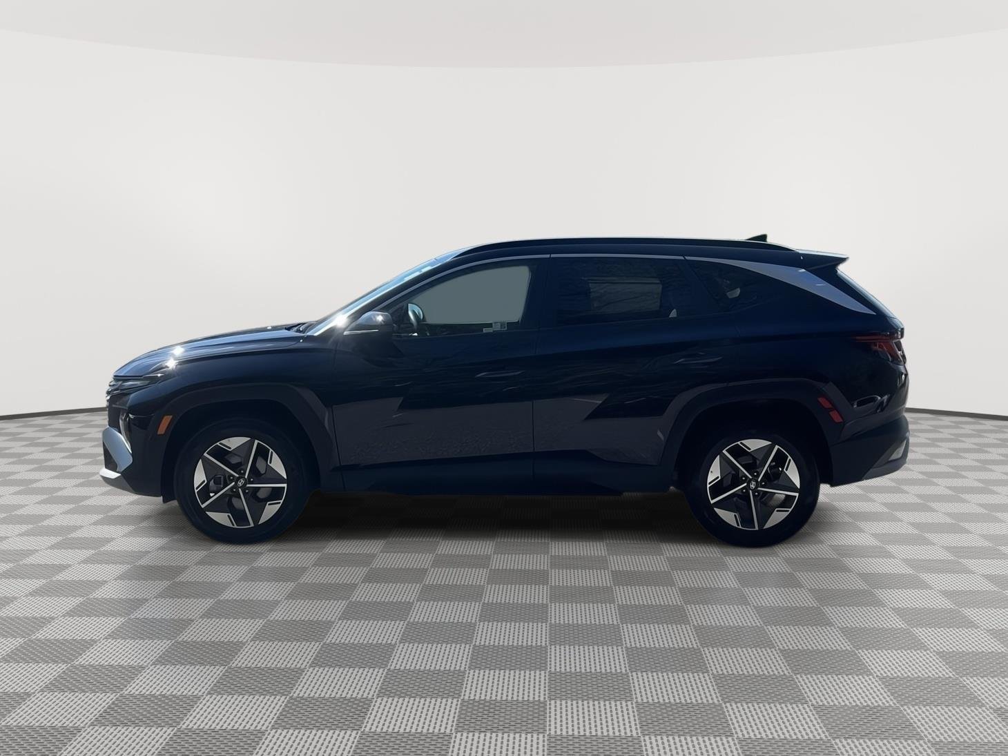 Used 2025 Phantom Black Hyundai SEL image 8