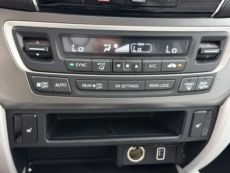 Used 2020  Honda EX-L Sport Utility 4D image 35