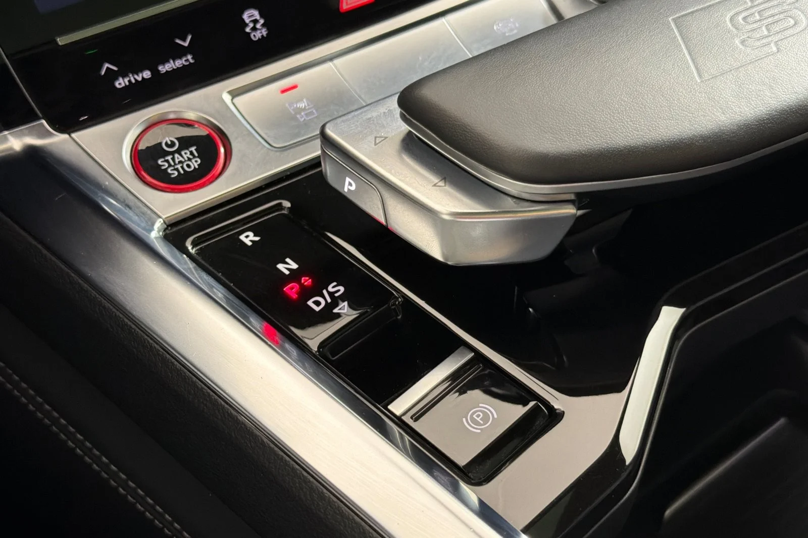 Used 2022 Florett Silver Metallic Audi Premium Plus quattro image 21