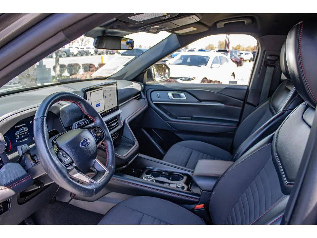Used 2025 Carbonized Gray Metallic Ford ST-Line image 32