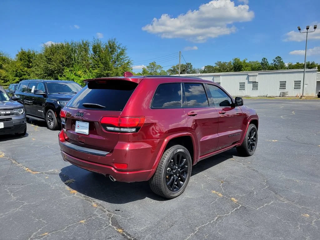 Used 2018 Red Jeep Altitude 4x4 image 6