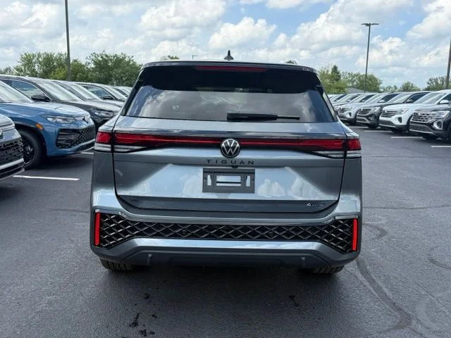 New 2026 Silver Volkswagen 2.0T SE R-Line Black image 4