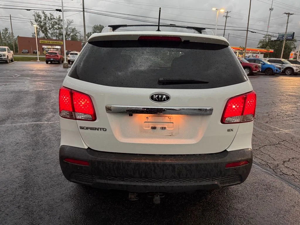 Used 2012 White Kia EX image 7