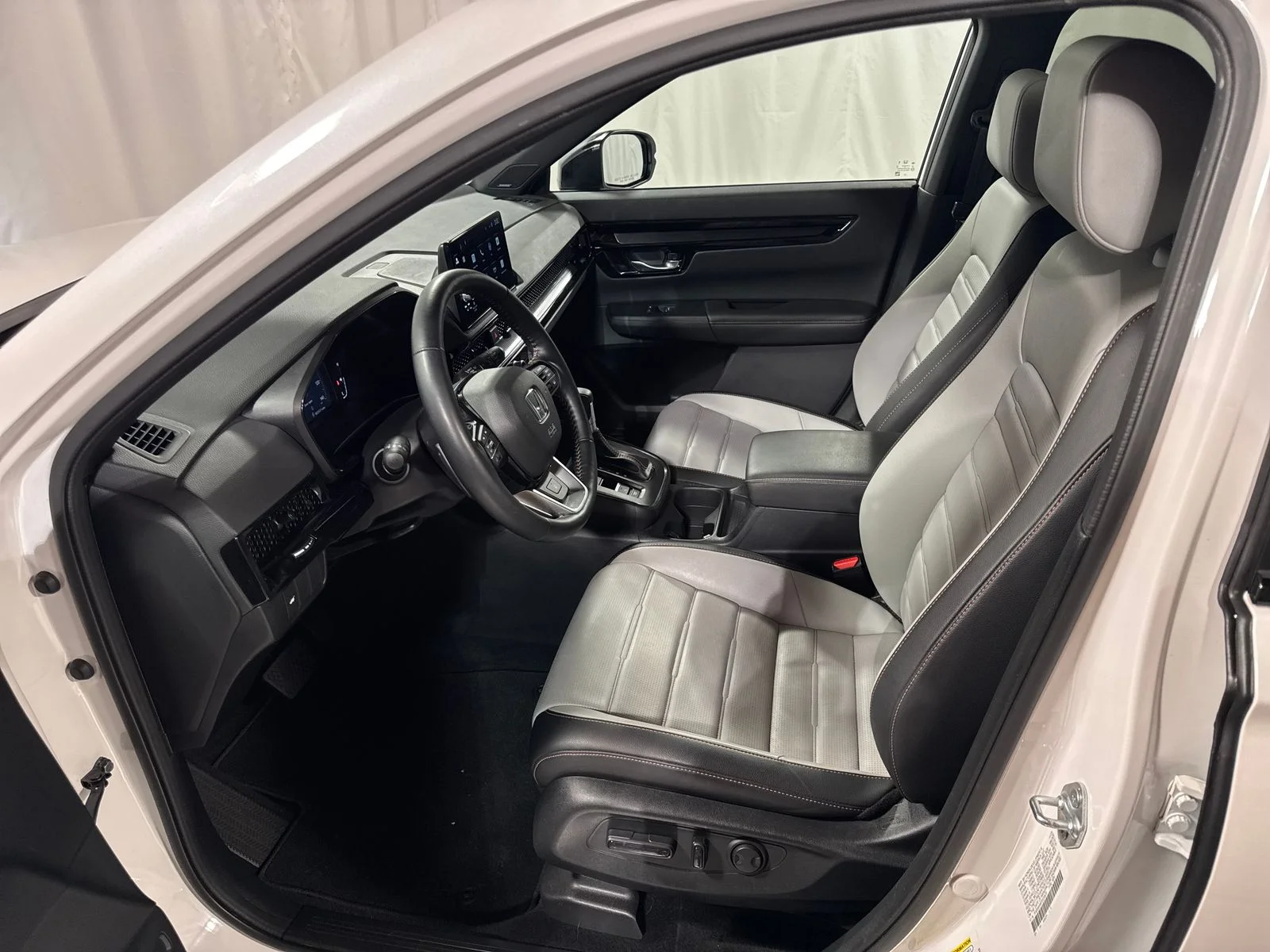 Used 2026 Platinum White Pearl Honda Sport Touring image 3