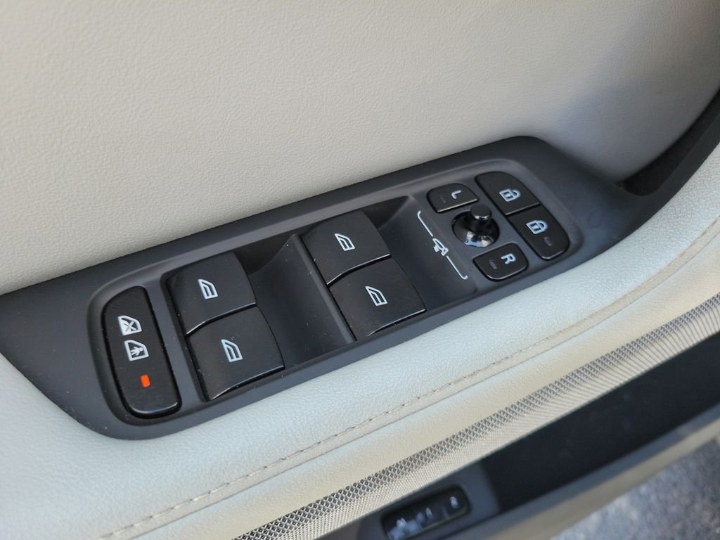 Used 2023  Polestar Long Range Dual Motor image 18