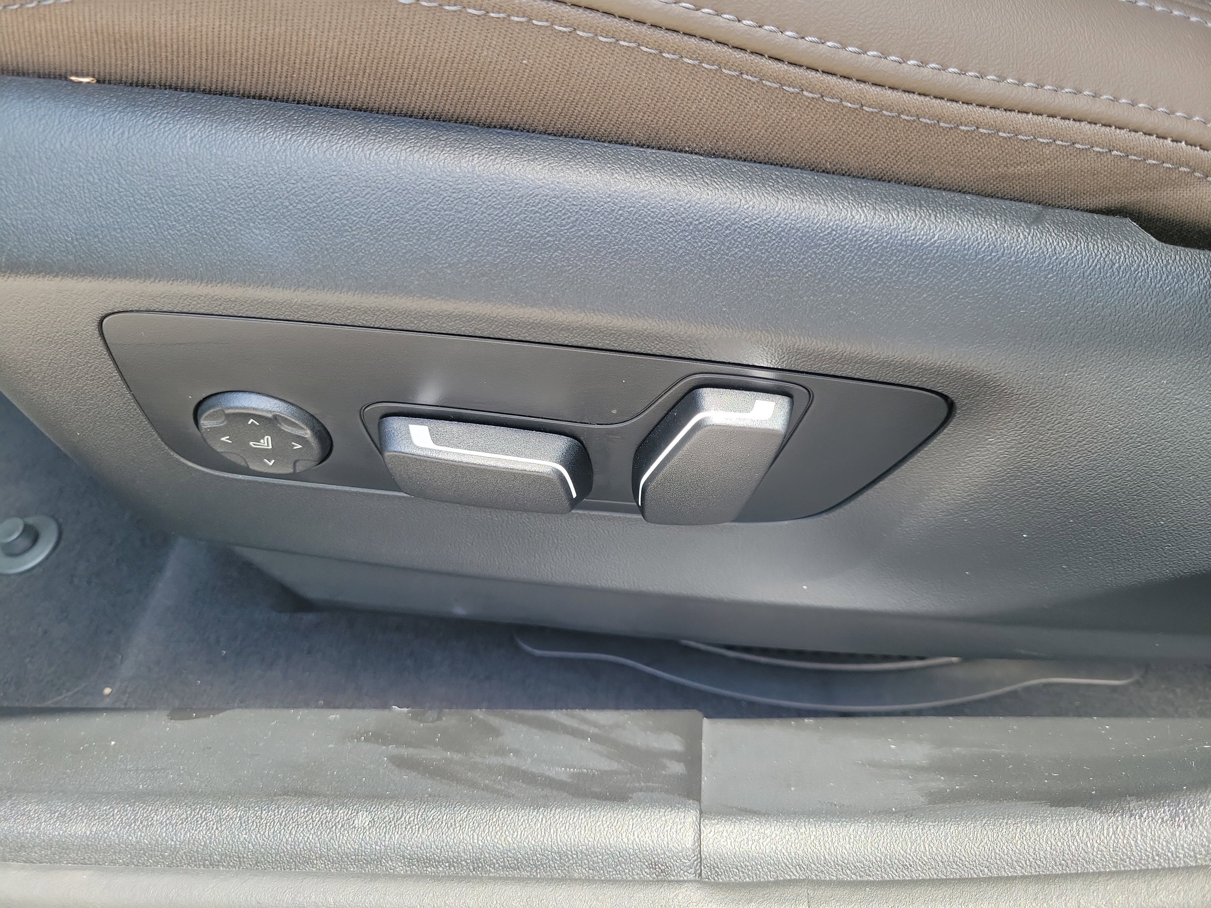 Used 2024 Mineral White Metallic BMW 530i image 30
