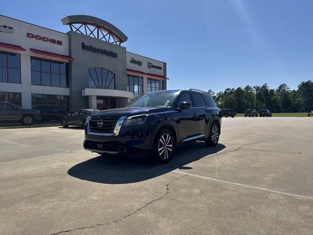 2024 Nissan Pathfinder Platinum 2WD's photo