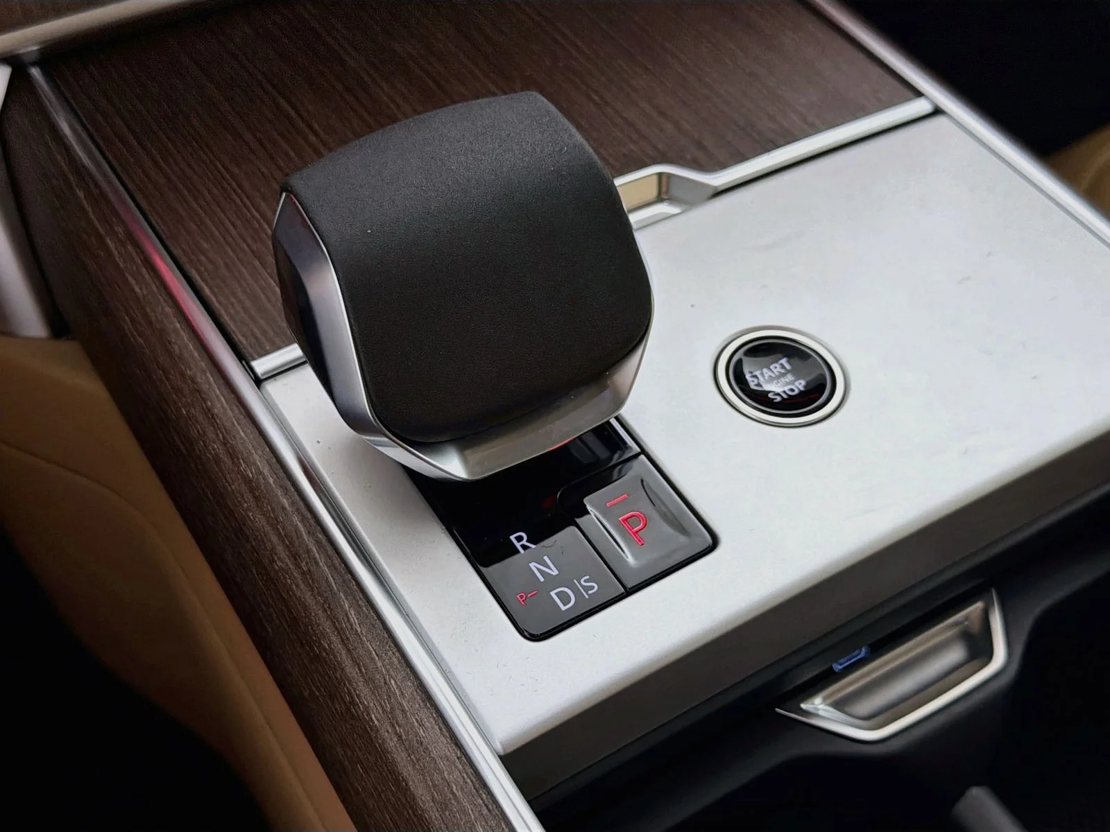 New 2026 Fuji White Land Rover SE image 16