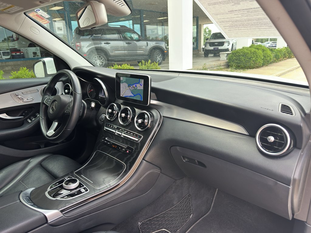 Used 2019 Polar White Mercedes-Benz 300 image 28