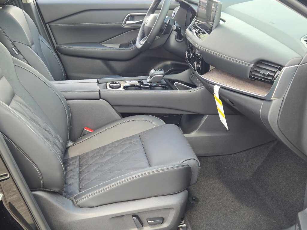 New 2026 Super Black Nissan Platinum image 5