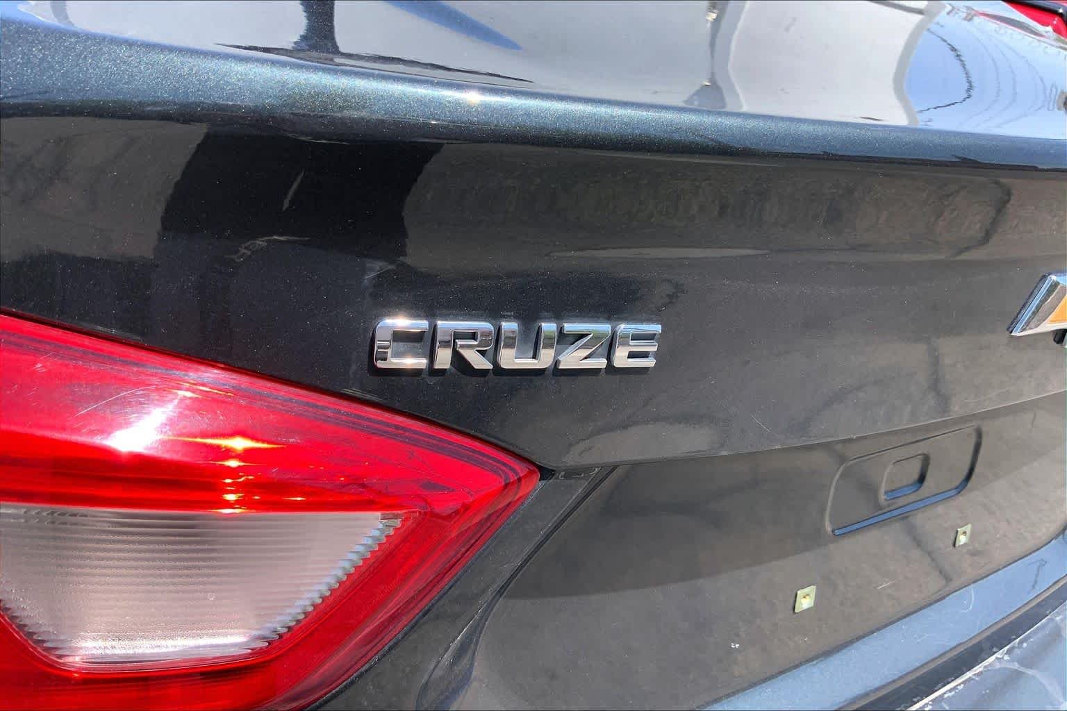 Used 2018 Graphite Metallic Chevrolet LT image 31