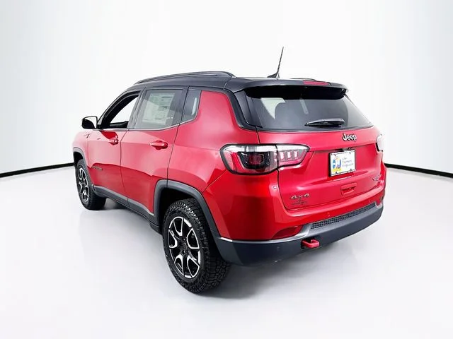 New 2026 Red Hot Pearl-Coat Exterior Paint Jeep Trailhawk image 5