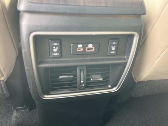 Used 2023  Nissan Platinum image 17