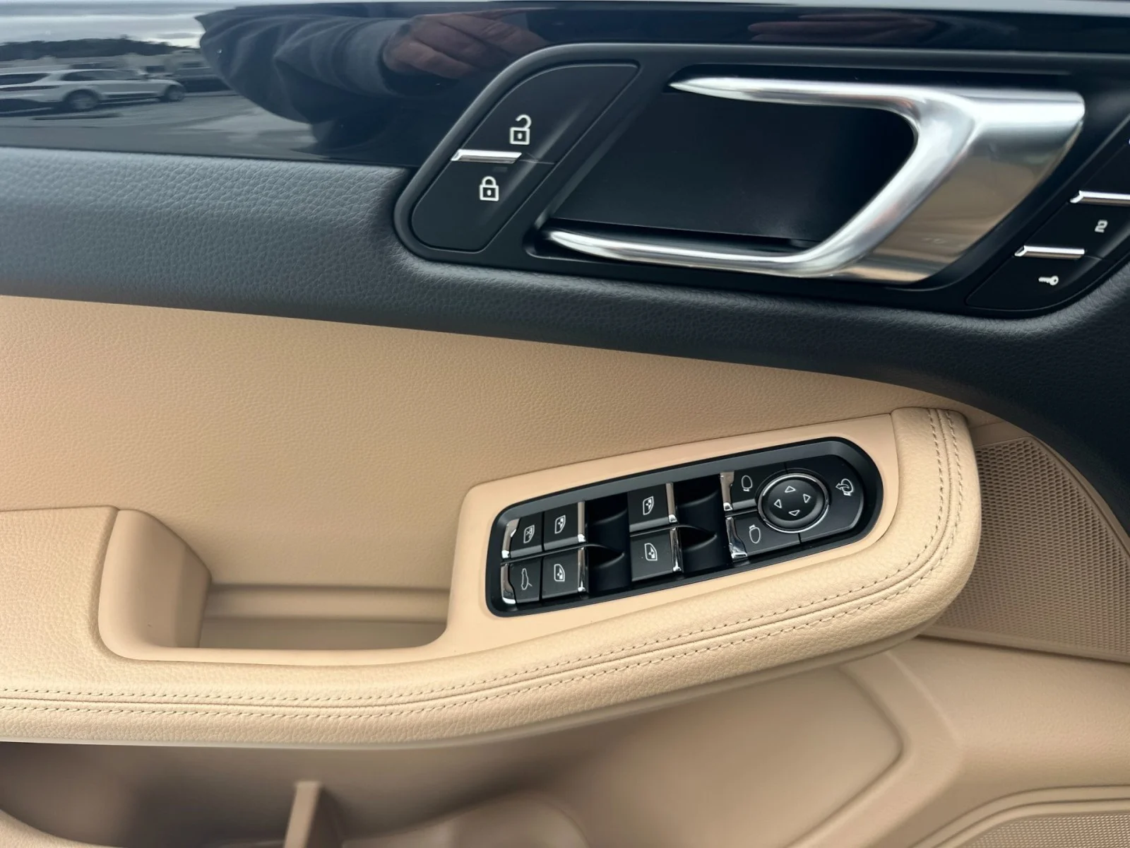 2026 Porsche Macan - Photo 12