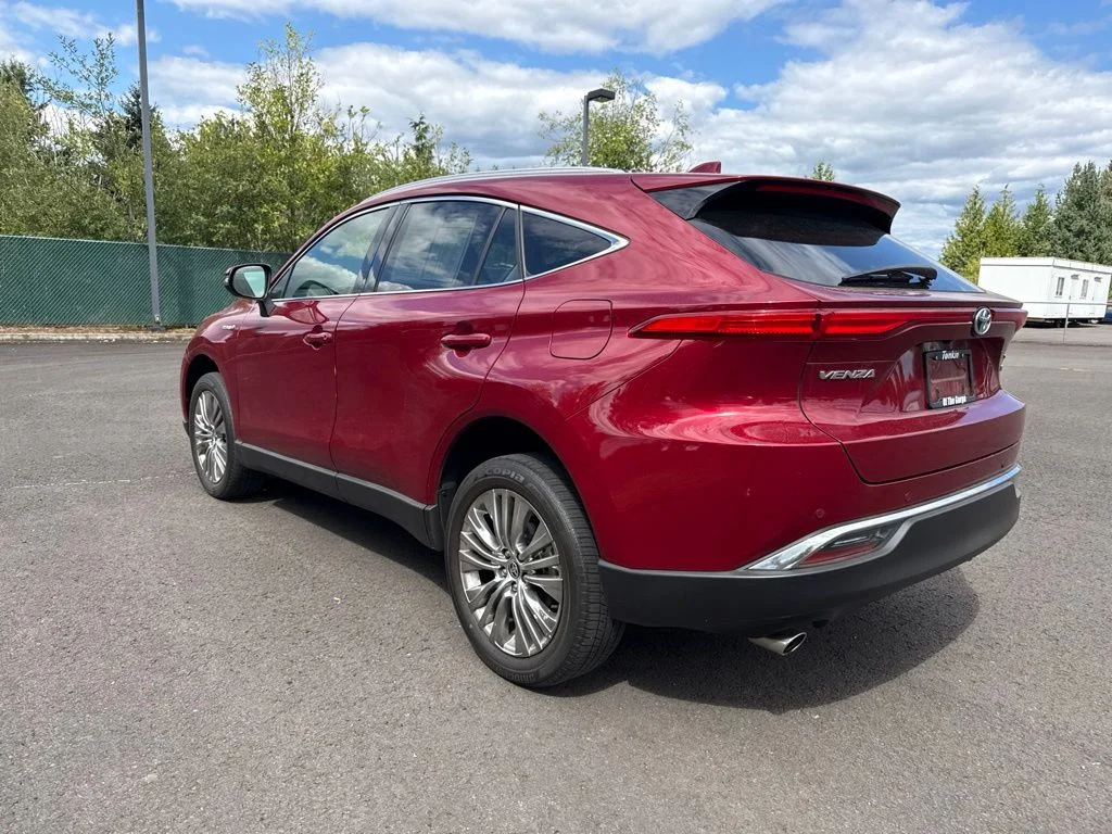 Used 2021 Ruby Flare Pearl Toyota XLE image 5