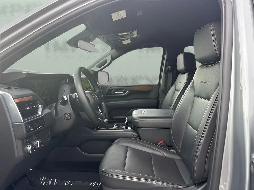 Used 2025 Silver GMC Denali image 9