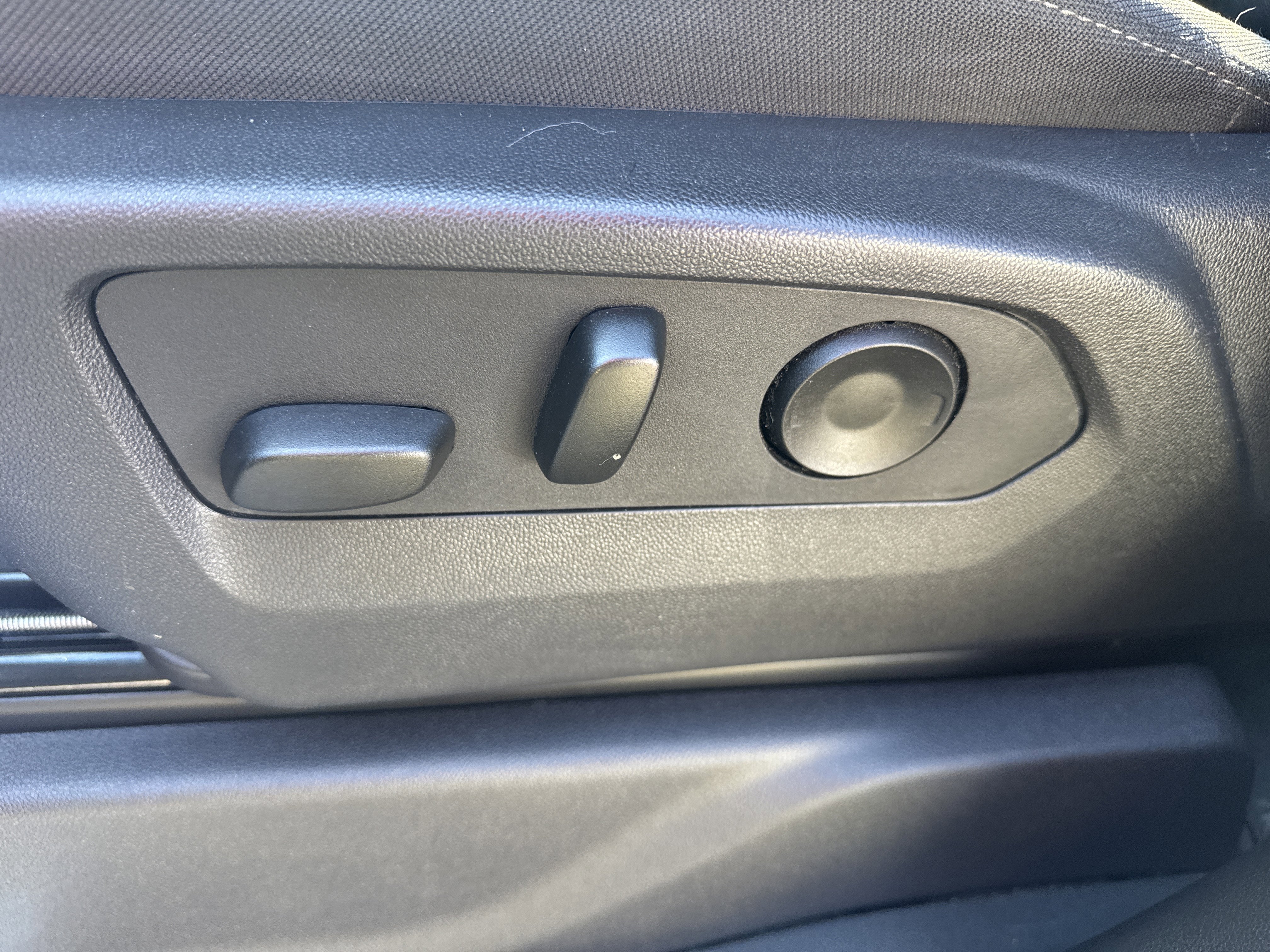 Used 2024 Onyx Black GMC SLE image 17