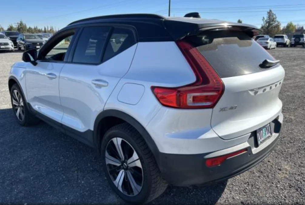 Used 2023 White Volvo Twin Plus image 9