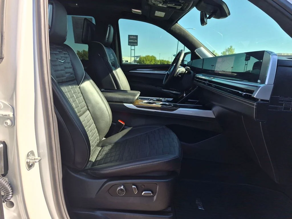 Used 2025 Crystal White Tricoat Cadillac 4WD Premium Luxury Platinum image 25