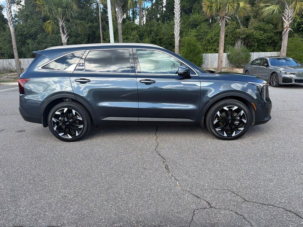 Certified Used 2025 Gravity Grey Kia SX image 3