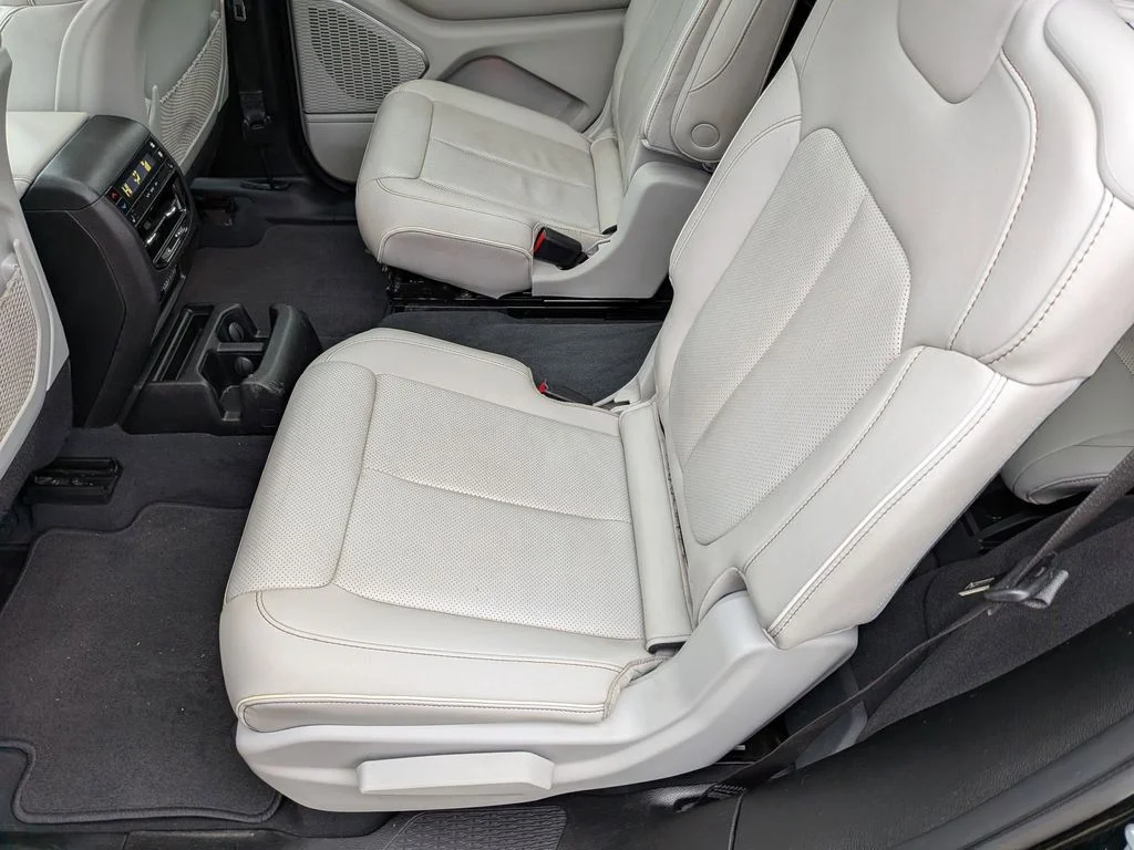 Used 2023 Black Jeep Overland image 28