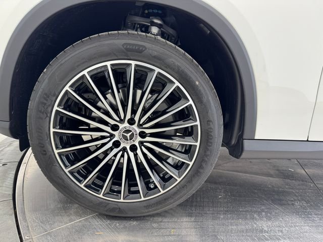 New 2026 Polar White Mercedes-Benz GLC 300 image 11