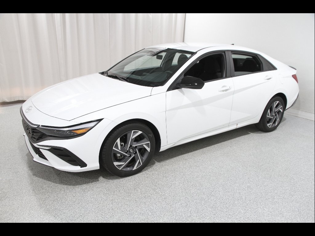 Used 2025 Serenity White Pearl Hyundai SEL Sport image 3