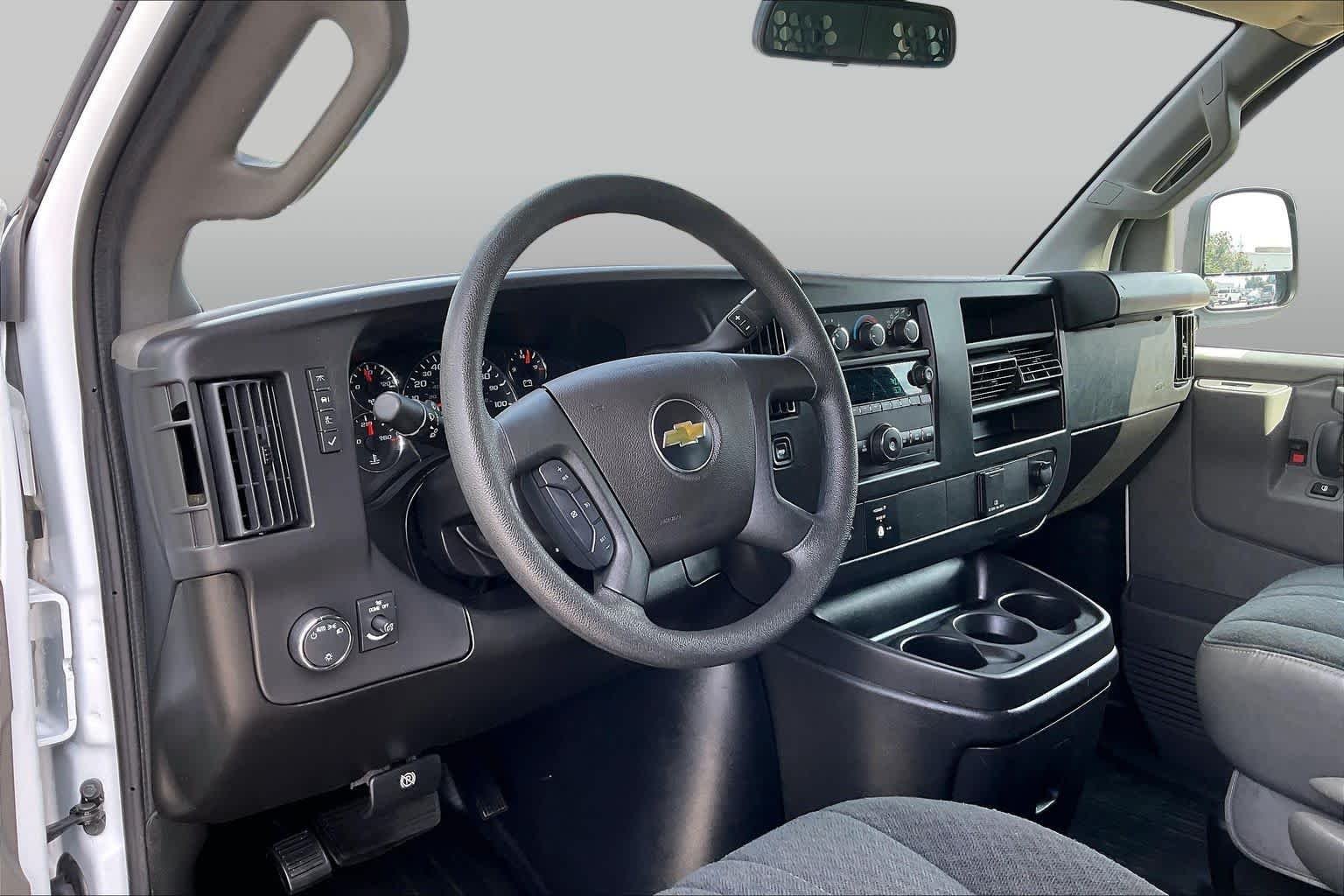 Used 2025 Summit White Chevrolet  image 14