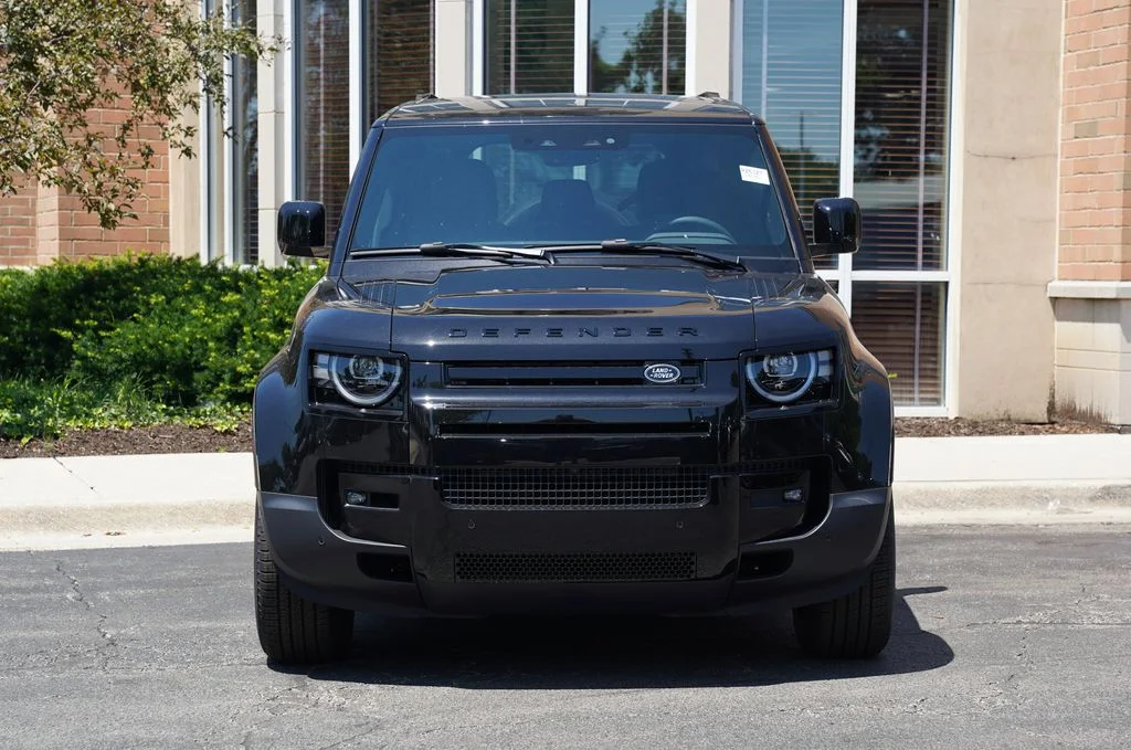 New 2026 Santorini Black Land Rover S image 4