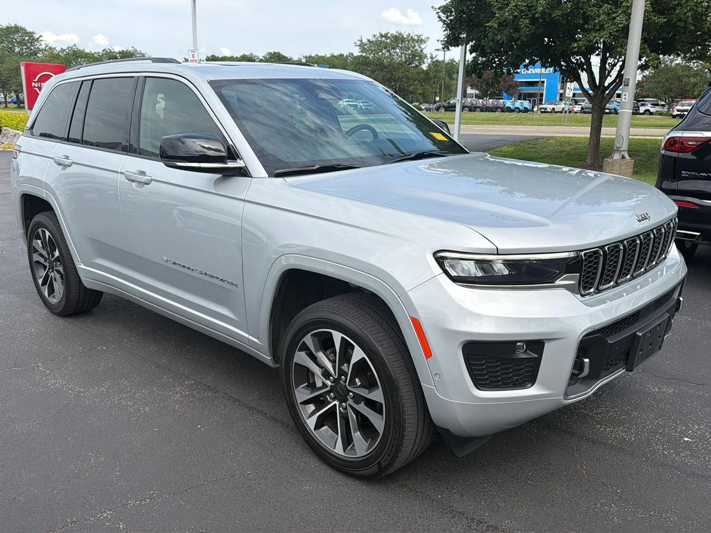 Used 2022 Silver Zynith Jeep Overland image 2