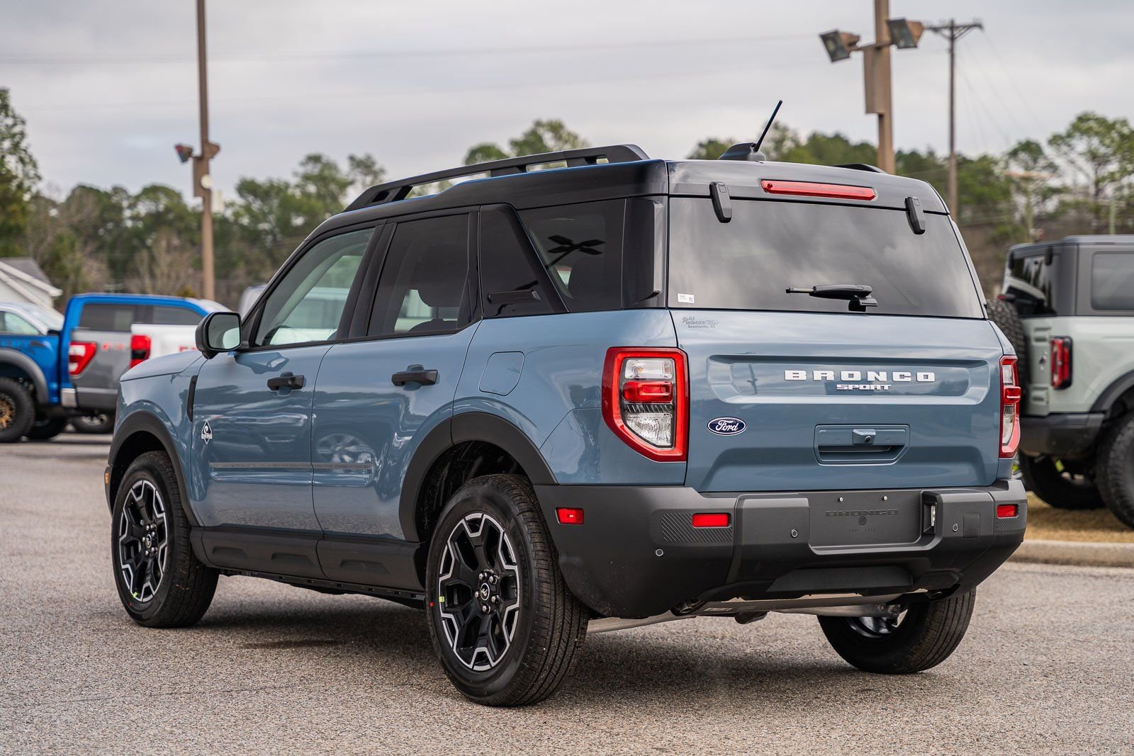 New 2026 Azure Gray Metallic Tri-Coat Ford Outer Banks® image 3