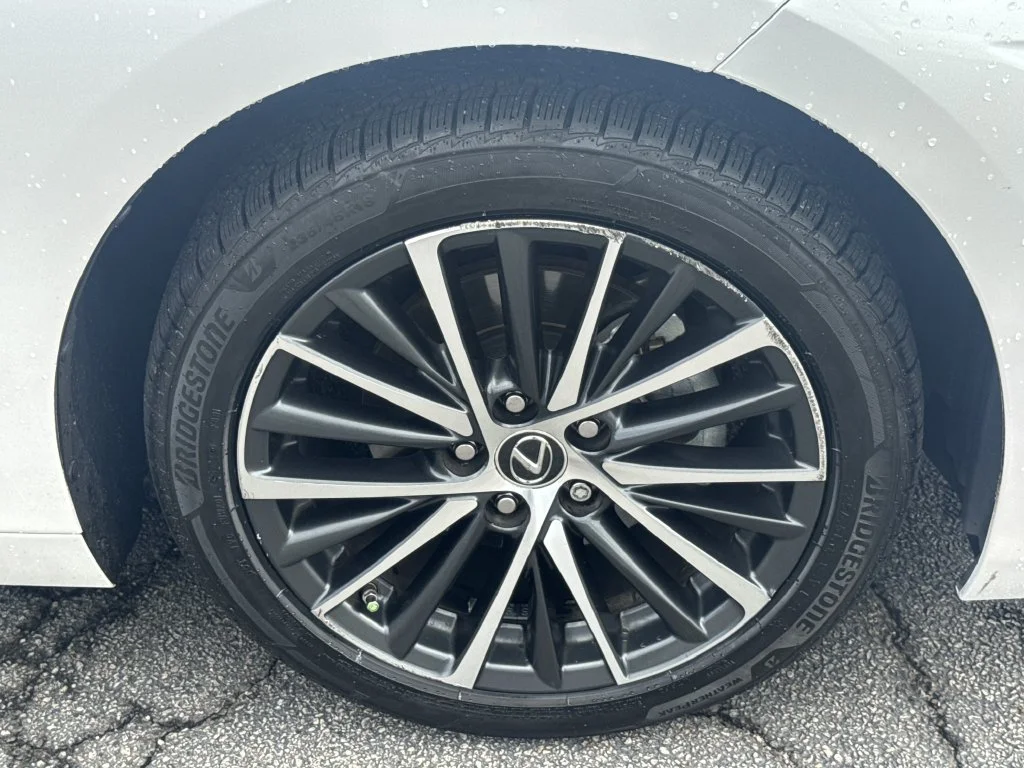 Used 2022 White Lexus 300h image 12