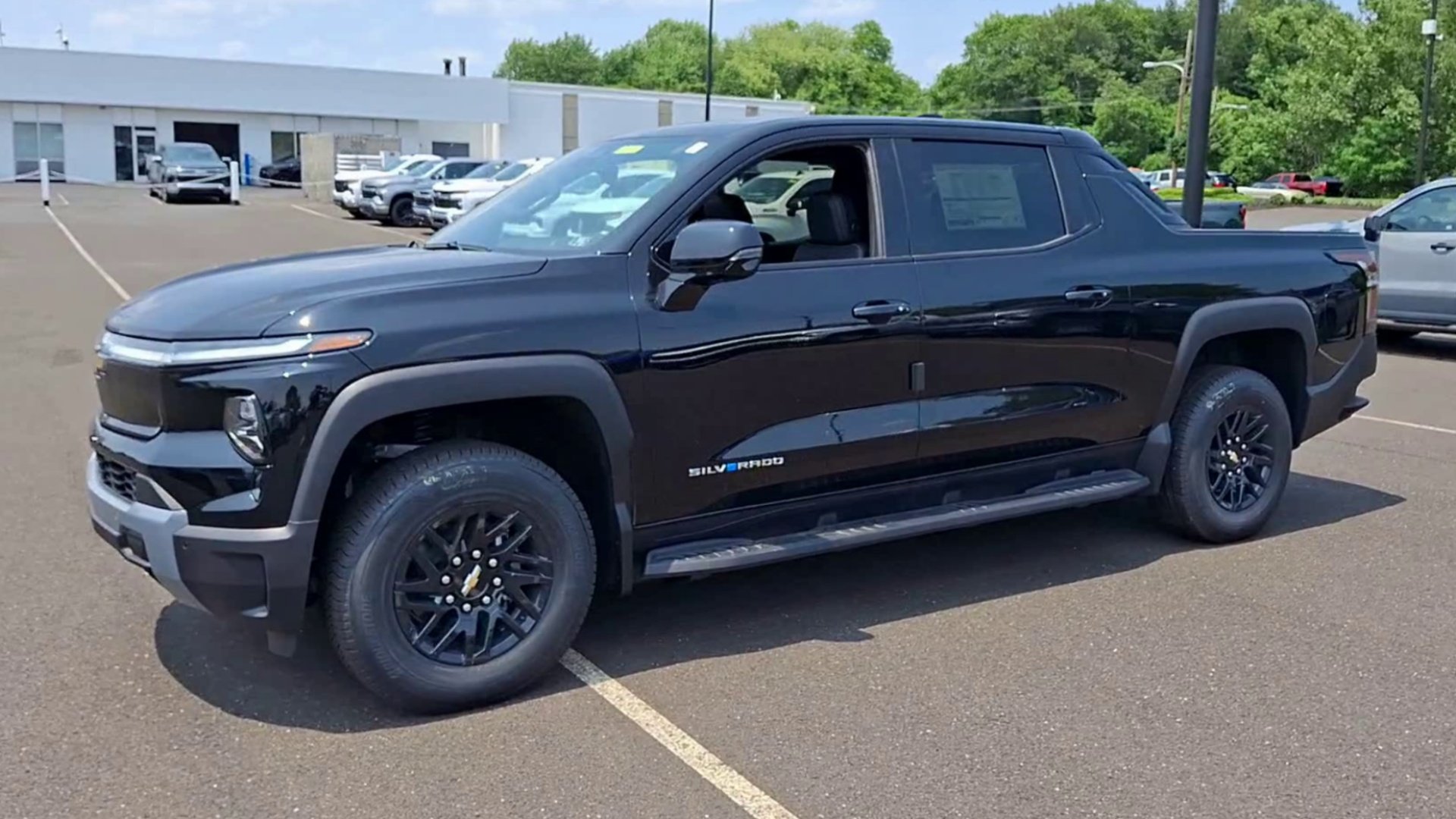2025 Chevrolet Silverado EV LT - Photo 23