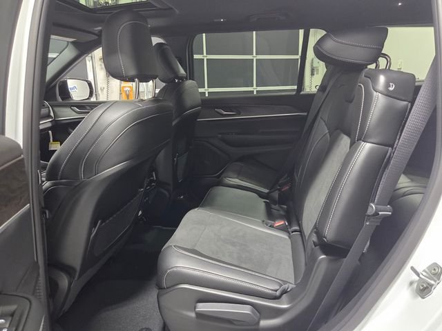 New 2026 Bright White Clear-Coat Exterior Paint Jeep Altitude image 6