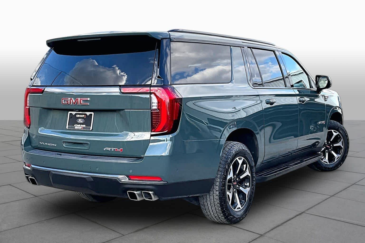Used 2025 Midnight Pine GMC AT4 image 15