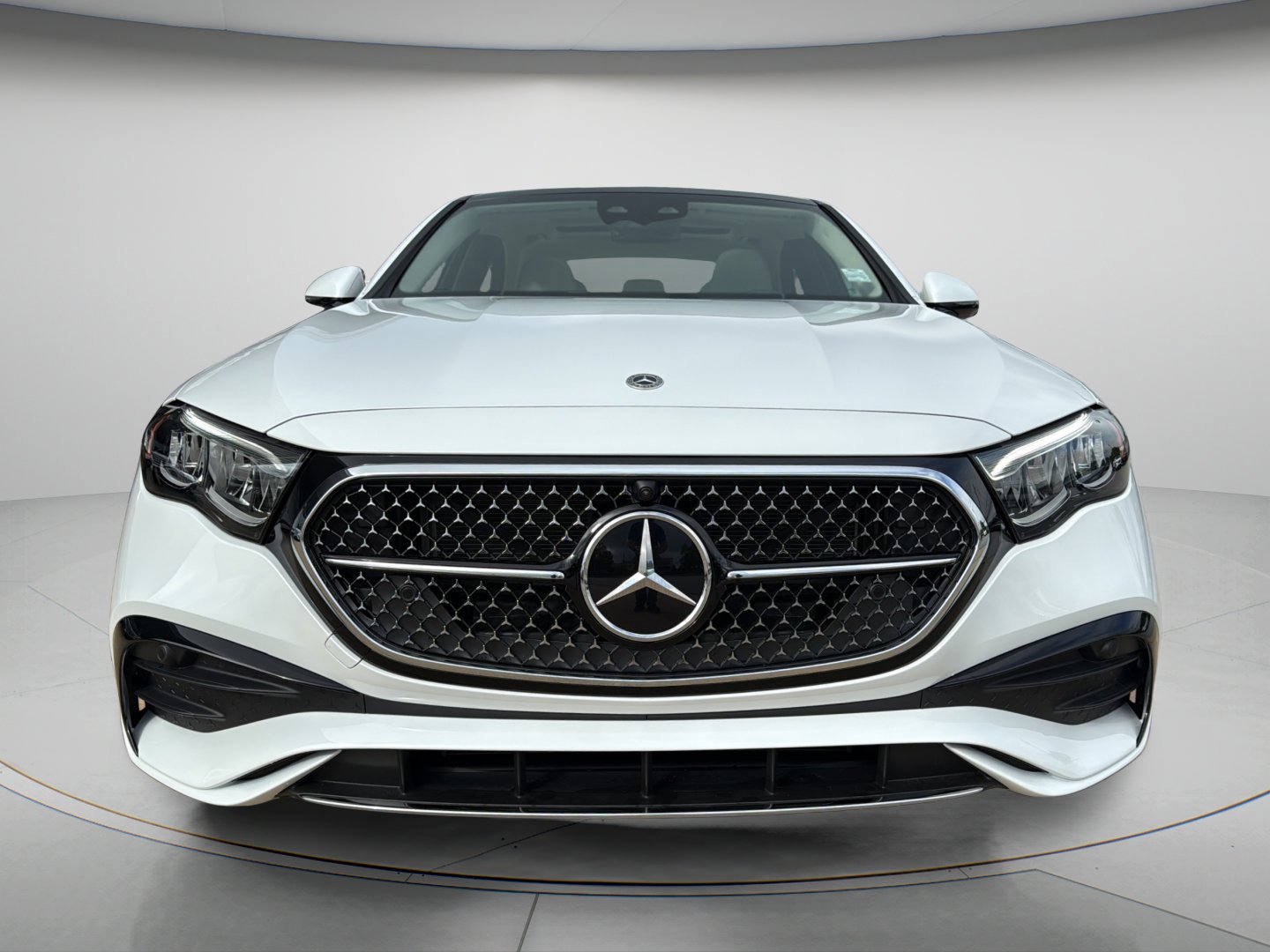 New 2027 MANUFAKTUR Moonlight White Metallic Mercedes-Benz E 450 image 8