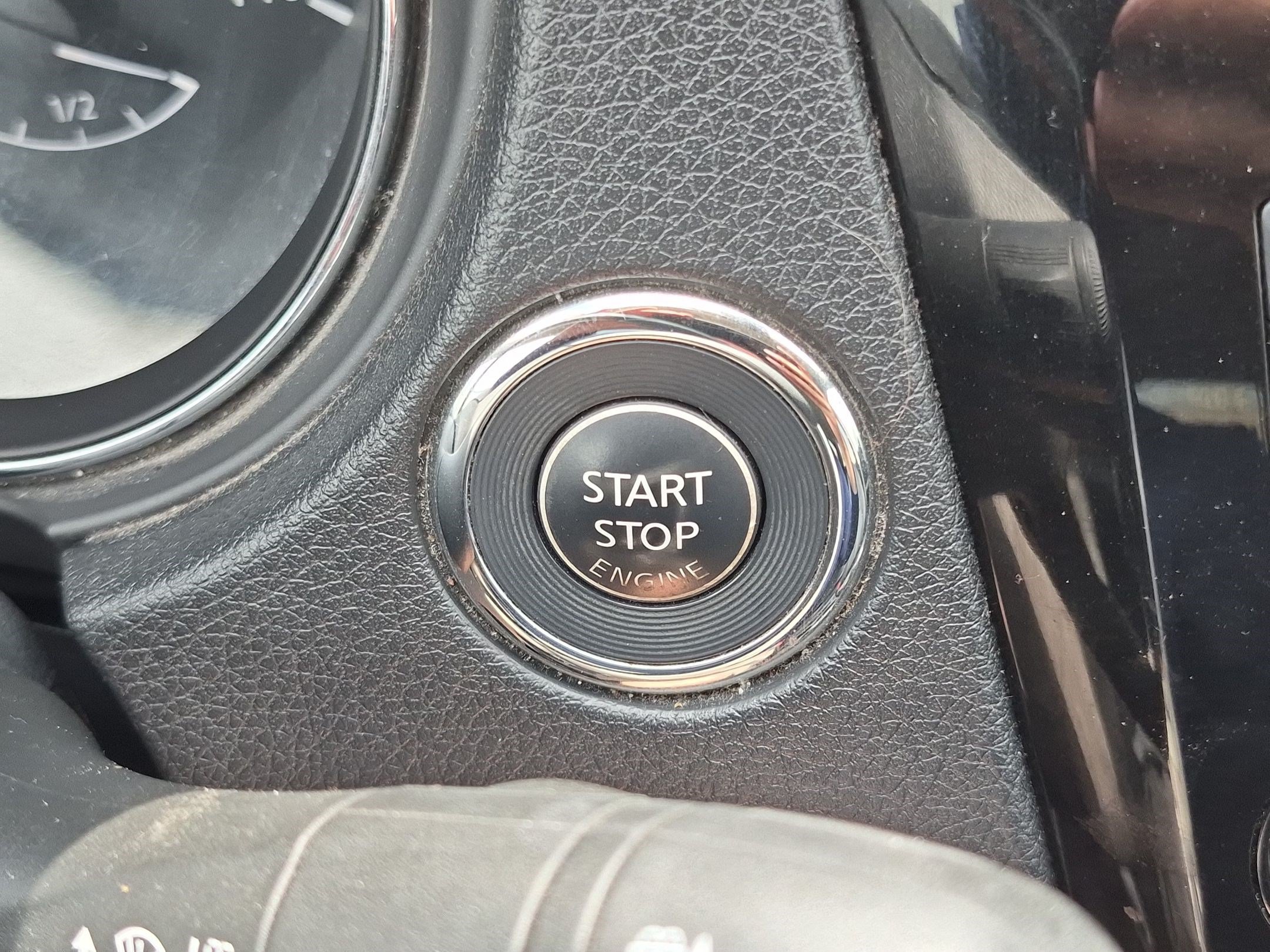Used 2018 Caspian Blue Nissan SL image 19