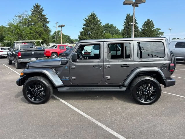 Used 2025 Gray Jeep Sahara 4xe image 3