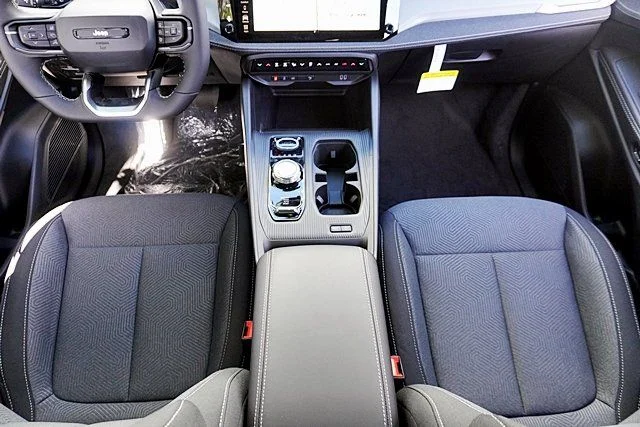 New 2026 Sting-Gray Clear-Coat Exterior Paint Jeep Laredo image 22