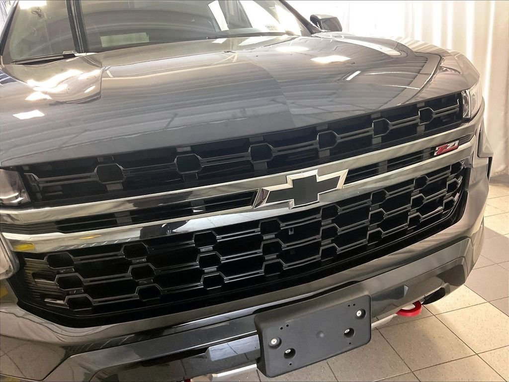 Used 2021 Gray Chevrolet Z71 image 33