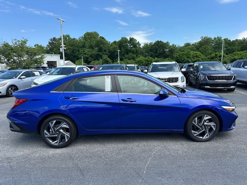 Used 2025 Blue Hyundai SEL Convenience image 8