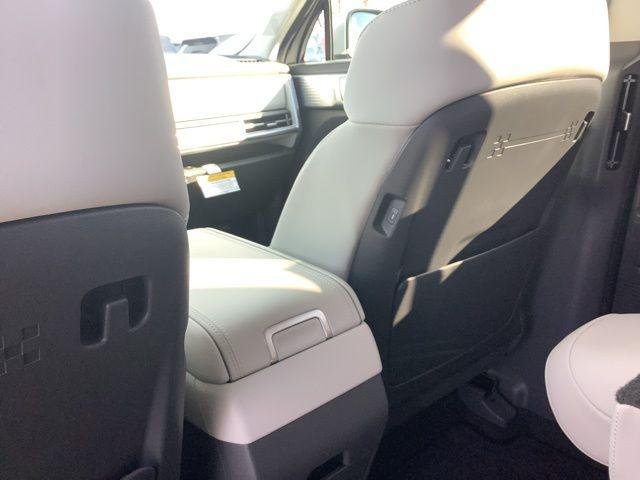 New 2026 Shimmering Silver Hyundai SEL image 25