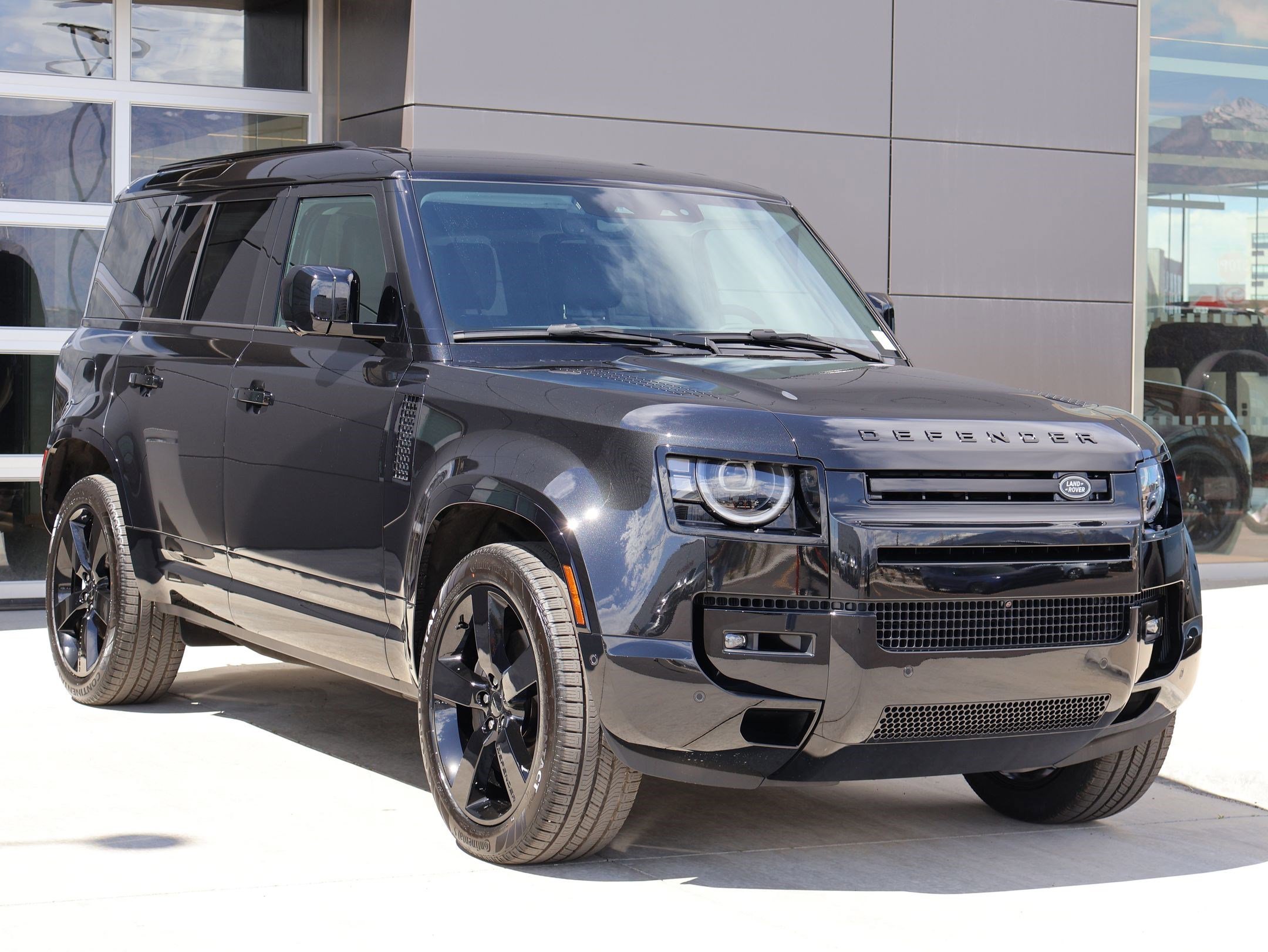 New 2026 Santorini Black LAND ROVER P400 X-Dynamic SE image 3